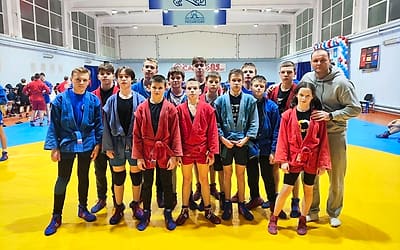 Команда в куртках самбо на сборе в Рязани